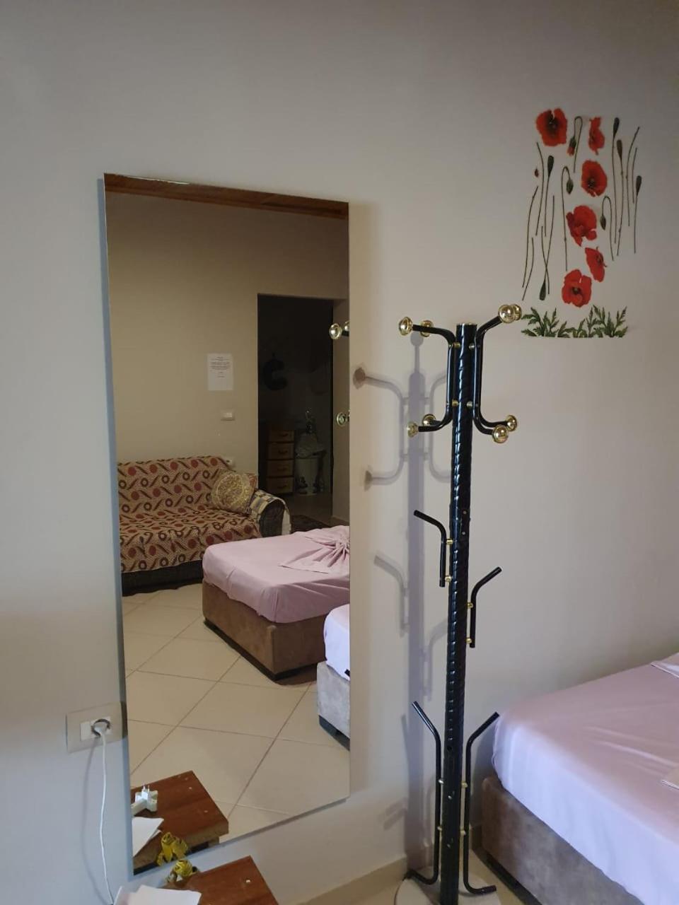 Mona'S Hostel Sarande Exterior photo